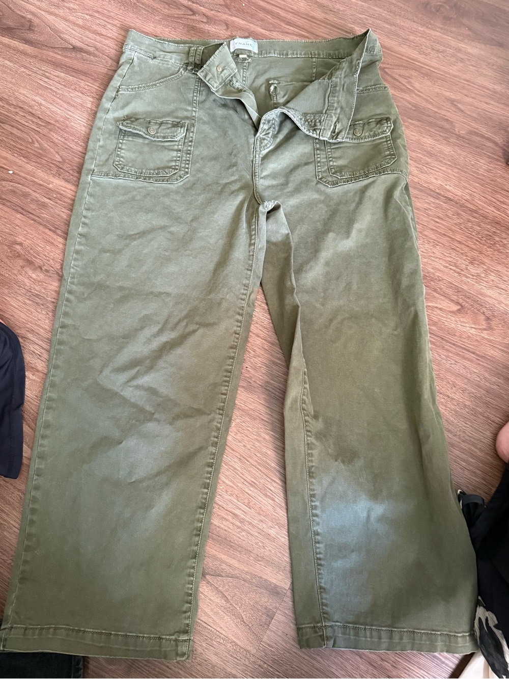 Frame Denim women’s Olive Utility Cargo Pants